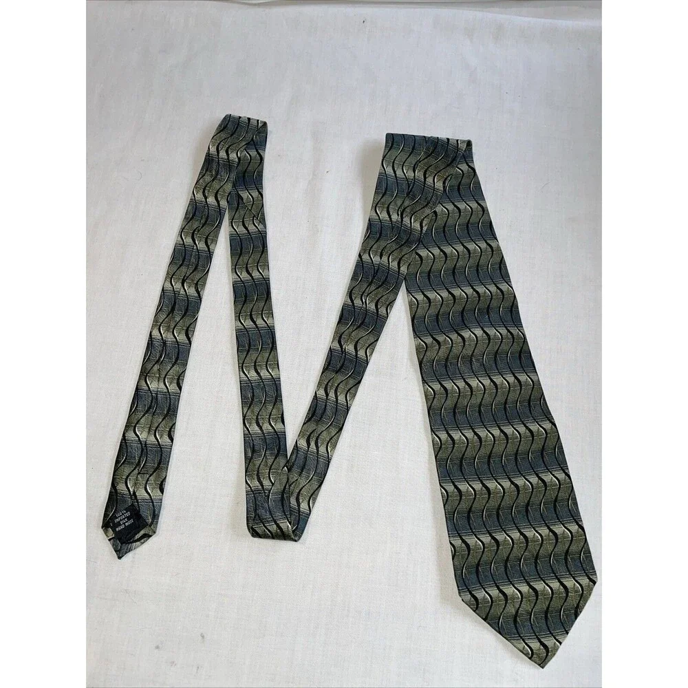 Ziggurat Men’s Dress Tie Size 57” Green 100% Silk Business Formal
